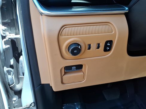 Used 2024 Jeep Grand Wagoneer L Series III w/ Rear Seat Video Group 1 AWD/4WD image 31