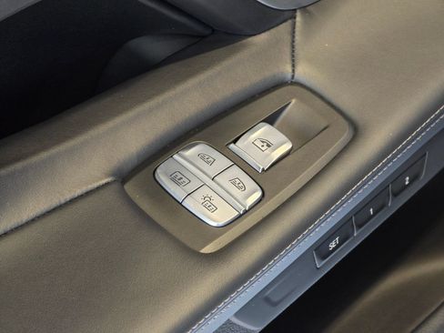 Used 2021 BMW M760i xDrive AWD/4WD image 64