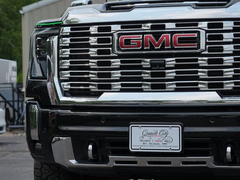 Used 2024 GMC Sierra 2500 Denali w/ Denali Reserve Package AWD/4WD image 9