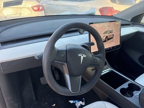 Used 2023 Tesla Model Y Long Range image 3