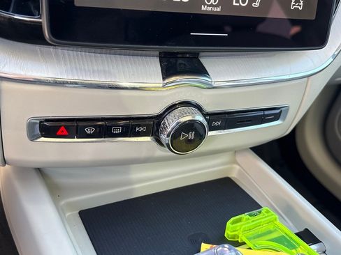 New 2026 Volvo XC60 T8 Ultra w/ Protection Package Premier image 17