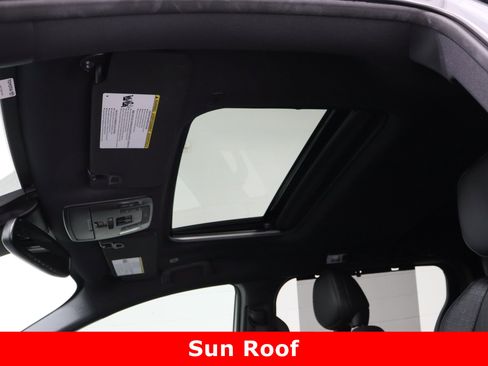 Used 2025 Toyota Sienna XLE Woodland Edition image 28