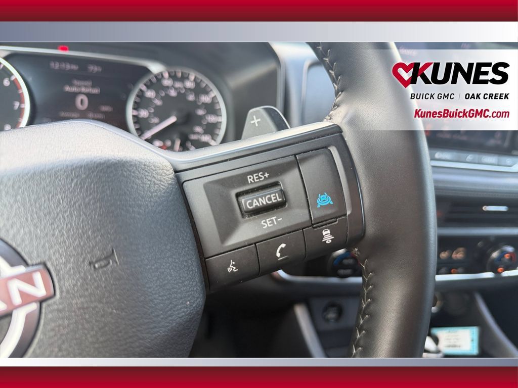 Used 2025 Nissan Rogue SV AWD/4WD image 18