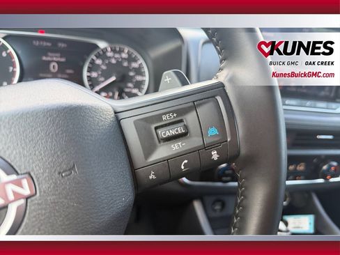 Used 2025 Nissan Rogue SV AWD/4WD image 18