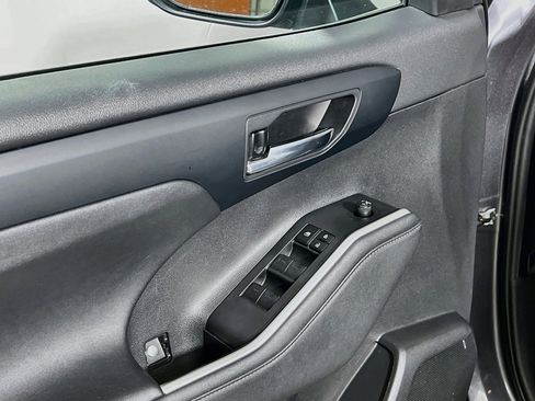 Used 2024 Toyota Highlander XLE FWD image 17
