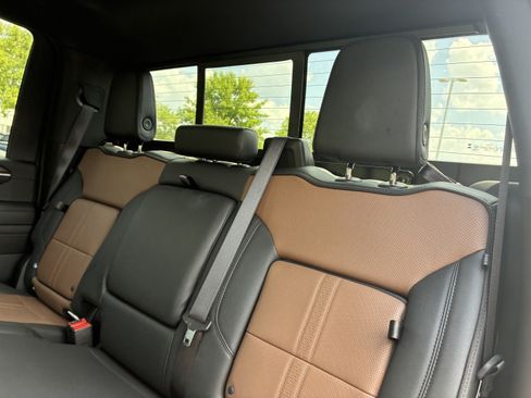 Used 2024 Chevrolet Silverado 2500 High Country w/ High Country Premium Package AWD/4WD image 15
