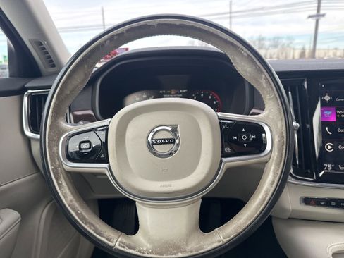 Used 2017 Volvo S90 T6 Momentum w/ Vision Package image 17