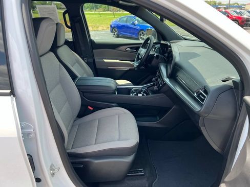 Used 2026 Chevrolet Traverse LT w/ Driver Confidence Package FWD image 39