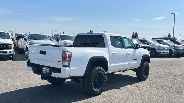 Used 2021 Toyota Tacoma TRD Off-Road w/ TRD Premium Off Road Package AWD/4WD image 3