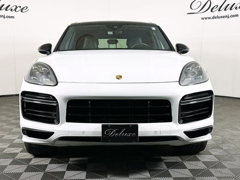 Used 2021 Porsche Cayenne Turbo image 2