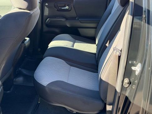 Used 2022 Toyota Tacoma TRD Sport w/ Technology Package image 22