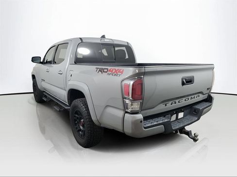Used 2020 Toyota Tacoma TRD Sport w/ TRD Premium Sport Package AWD/4WD image 4
