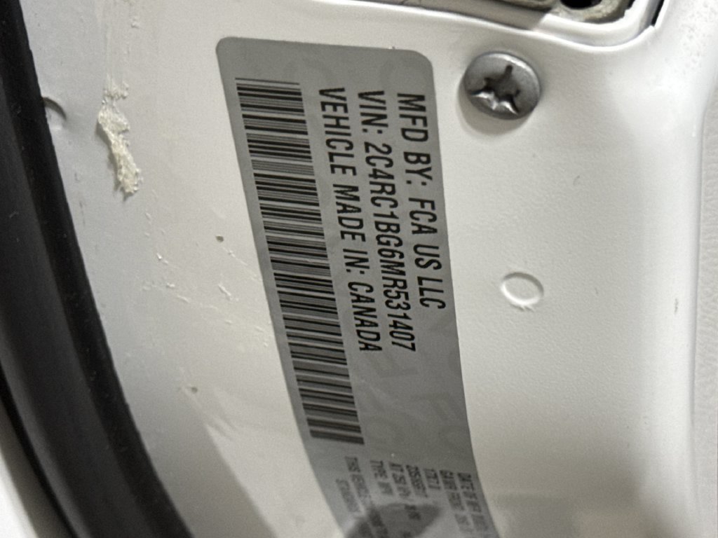 Used 2021 Chrysler Pacifica Touring-L FWD image 28