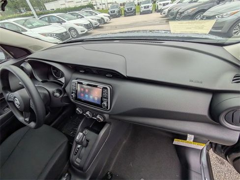 New 2025 Nissan Kicks Play S image 29