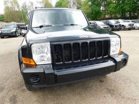 Used 2006 Jeep Commander 4WD w/ Popular Equipment Group image 2