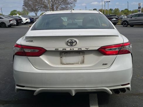 Used 2020 Toyota Camry SE image 3