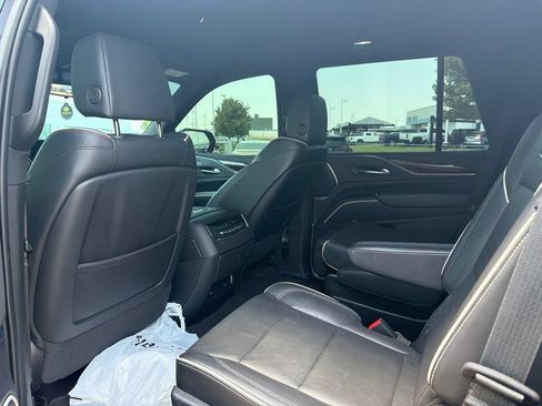 Used 2022 Cadillac Escalade Premium Luxury w/ Performance Package AWD/4WD image 8