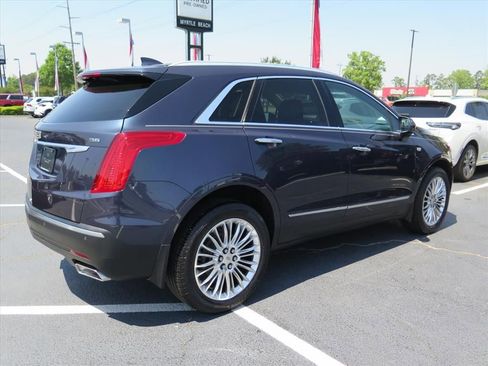 Used 2018 Cadillac XT5 Luxury w/ Driver Awareness Package FWD image 3