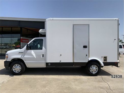 Used 2023 Ford E-350 and Econoline 350 Super Duty w/ Power Windows & Locks Group RWD image 4