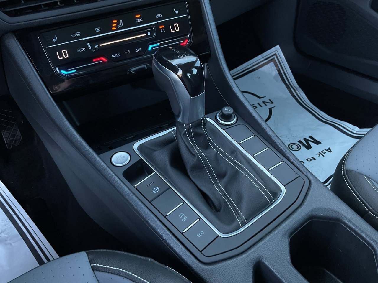 Used 2025 Volkswagen Jetta SE FWD image 23