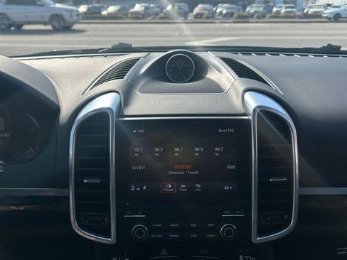 Used 2018 Porsche Cayenne Sport Utility 4D image 11