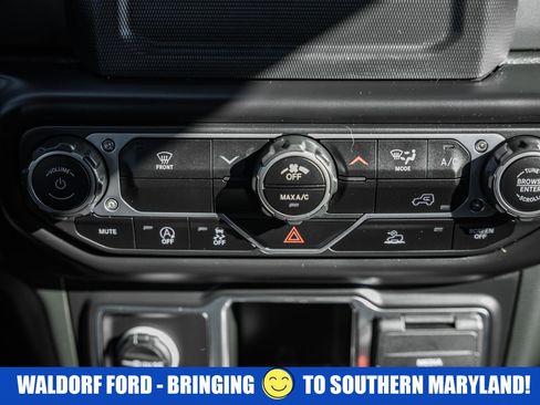 Used 2023 Jeep Gladiator Sport image 22