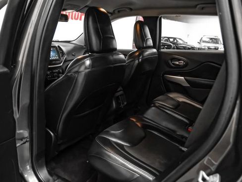 Used 2018 Jeep Cherokee Latitude Plus AWD/4WD image 33