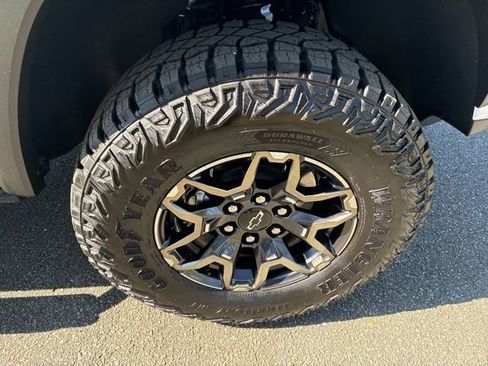 Used 2025 Chevrolet Colorado ZR2 image 16