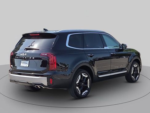 Used 2025 Kia Telluride S FWD image 3