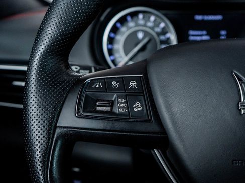 Used 2022 Maserati Levante Modena image 14