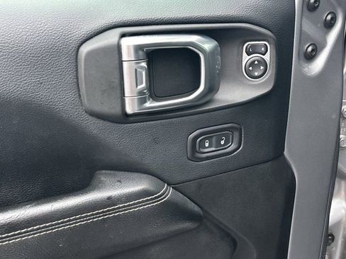 Used 2018 Jeep Wrangler Unlimited Sahara image 14