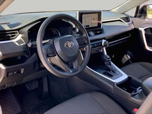 Used 2025 Toyota RAV4 XLE FWD image 17