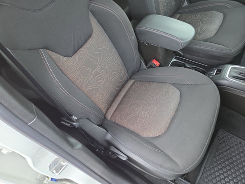 Certified 2023 Jeep Renegade Latitude AWD/4WD image 17