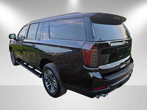 Used 2025 Chevrolet Suburban Z71 AWD/4WD image 7