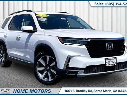 Used 2025 Honda Pilot Touring image 1
