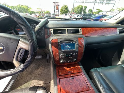 Used 2011 Chevrolet Suburban LTZ AWD/4WD image 12