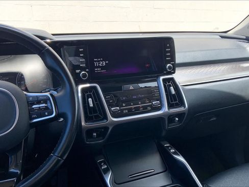 Used 2023 Kia Sorento EX w/ Panoramic Sunroof Package FWD image 15