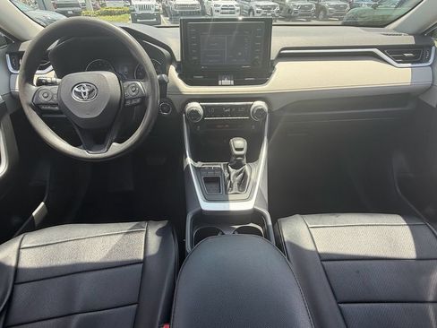 Used 2020 Toyota RAV4 XLE w/ Convenience Package FWD image 13
