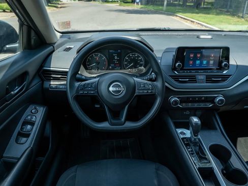 Used 2024 Nissan Altima 2.5 S FWD image 17