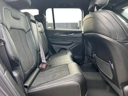 New 2025 Jeep Grand Cherokee Altitude image 26