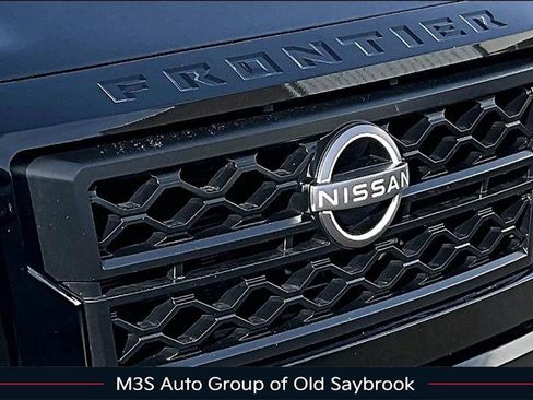 Used 2023 Nissan Frontier SV w/ Midnight Edition Package image 32