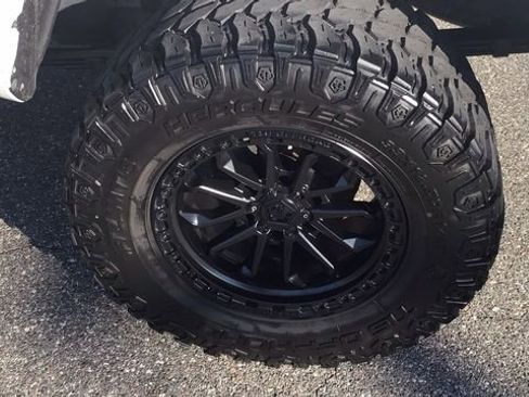 Used 2020 Toyota Tacoma TRD Sport image 10