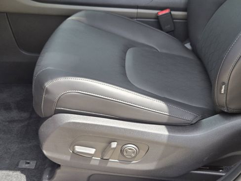 New 2026 Kia Carnival FWD image 19