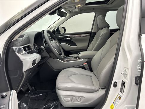 Used 2022 Toyota Highlander Limited AWD/4WD image 25