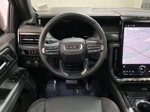Used 2025 GMC Yukon AT4 w/ AT4 Premium Package AWD/4WD image 8