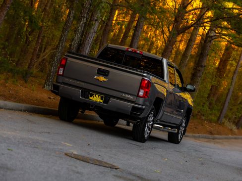 Used 2017 Chevrolet Silverado 1500 High Country image 42