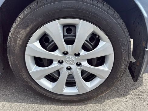 Used 2021 Toyota Corolla LE w/ Carpet Mat Package (TMS) image 12
