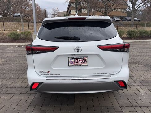 Used 2022 Toyota Highlander Platinum image 5