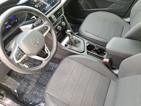 Certified 2023 Volkswagen Taos SE image 15