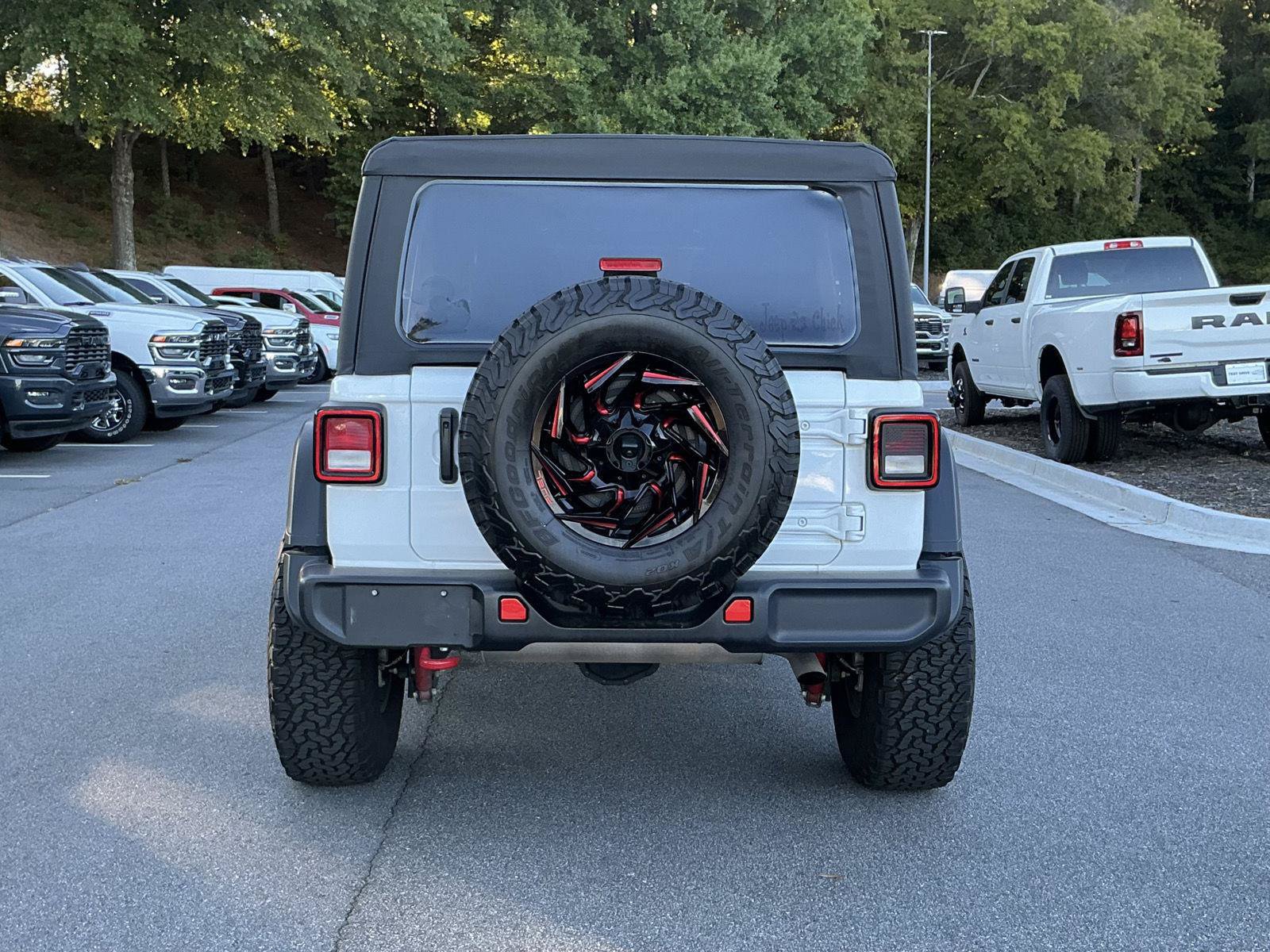 Used 2022 Jeep Wrangler Unlimited Rubicon AWD/4WD image 3